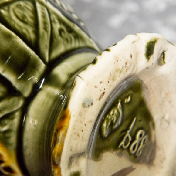 Antique European Majolica Pedestal Vase 19th Century - Picture 10 of 15